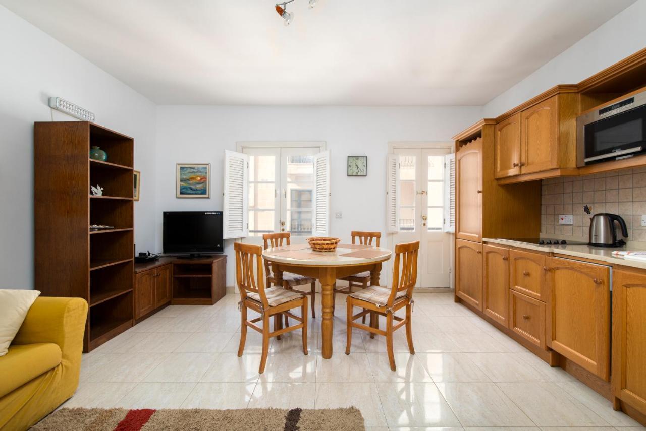 Modern 2Br Apartment Close To Sea, In The Heart Of 슬리에마 외부 사진
