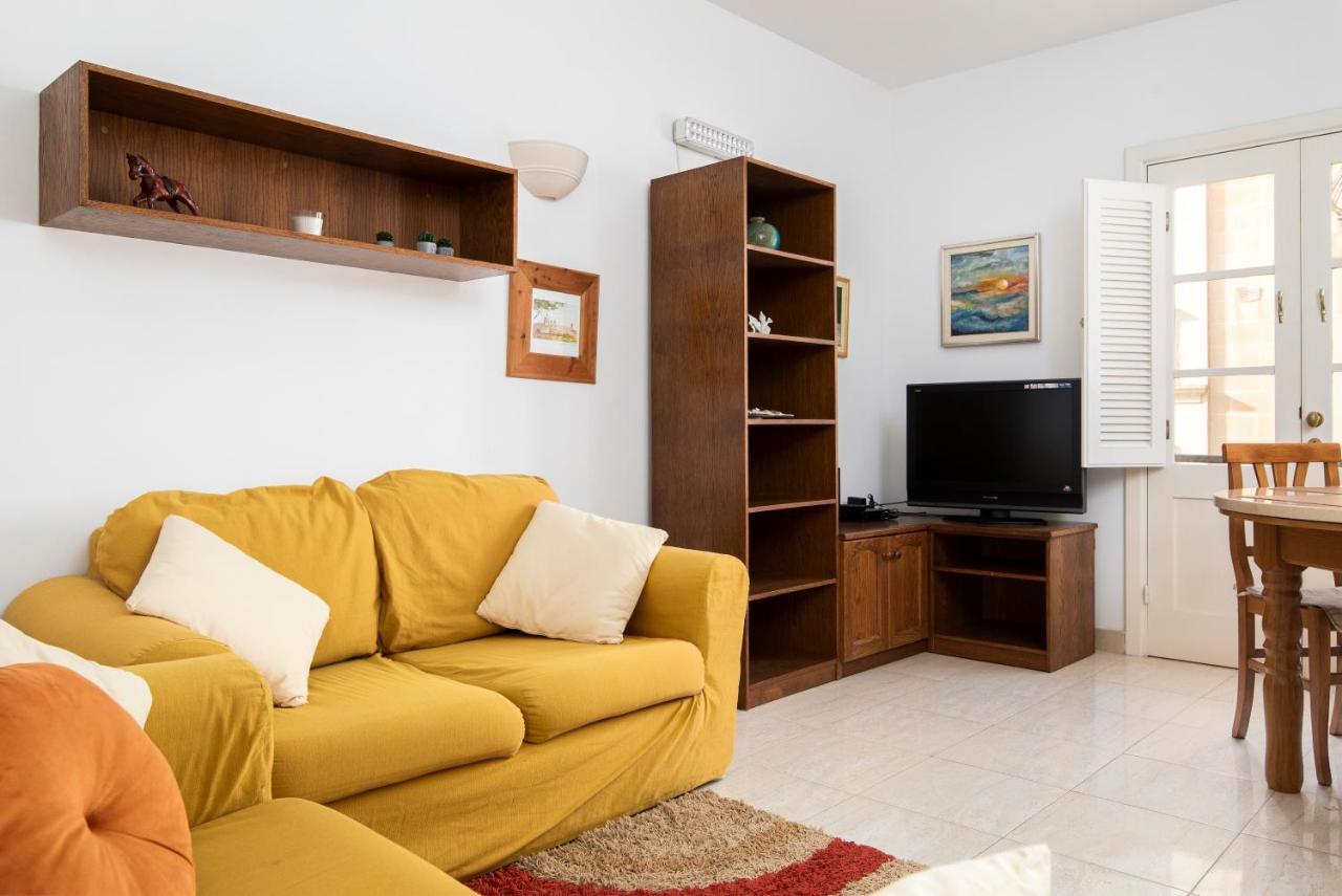 Modern 2Br Apartment Close To Sea, In The Heart Of 슬리에마 외부 사진