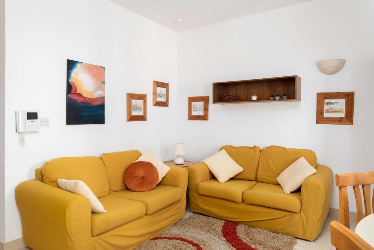 Modern 2Br Apartment Close To Sea, In The Heart Of 슬리에마 외부 사진