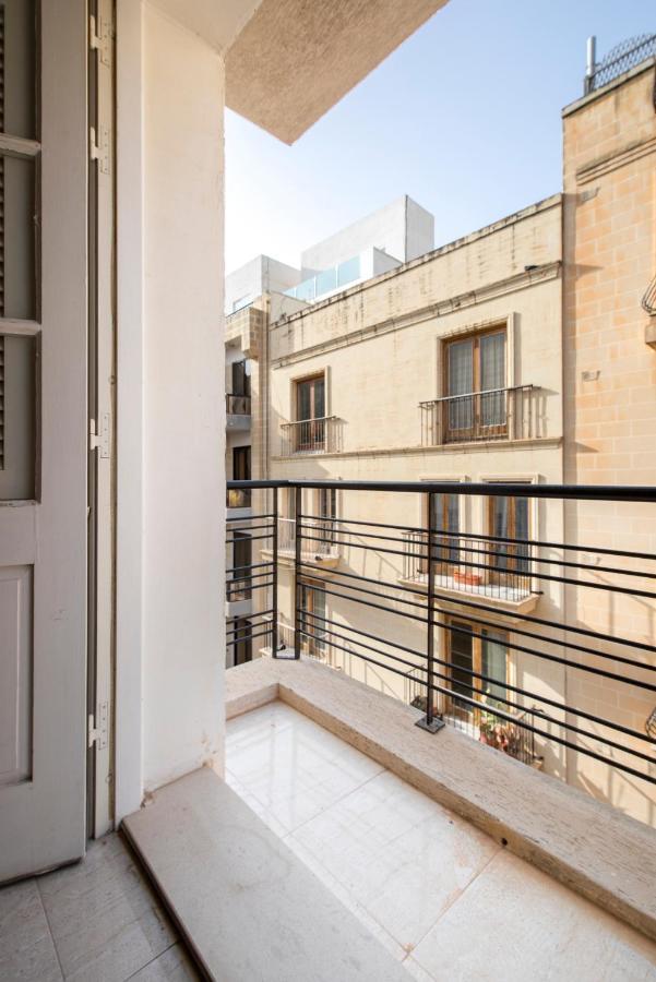 Modern 2Br Apartment Close To Sea, In The Heart Of 슬리에마 외부 사진